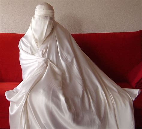 pin von ayşe eroğlu auf niqab burqa veils and masks in 2019 kleid seide schleier und kleid