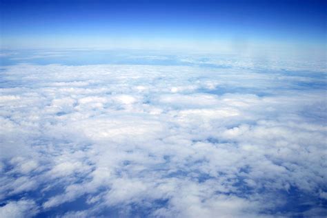 photo high altitude cloud view air airplane altitude