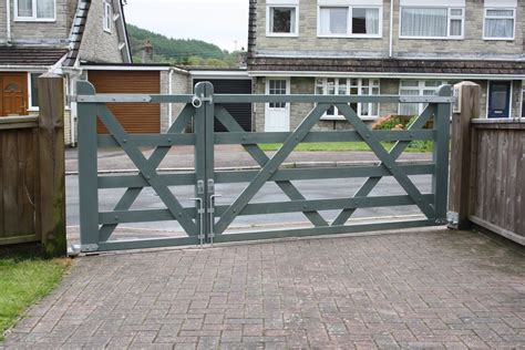 grey driveway gates  wooden workshop bampton devon