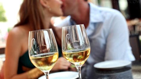 couples who drink together are in happier relationships