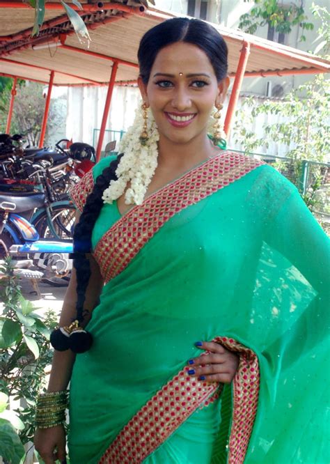indian actress hot photos sanjana singh in spicy saree