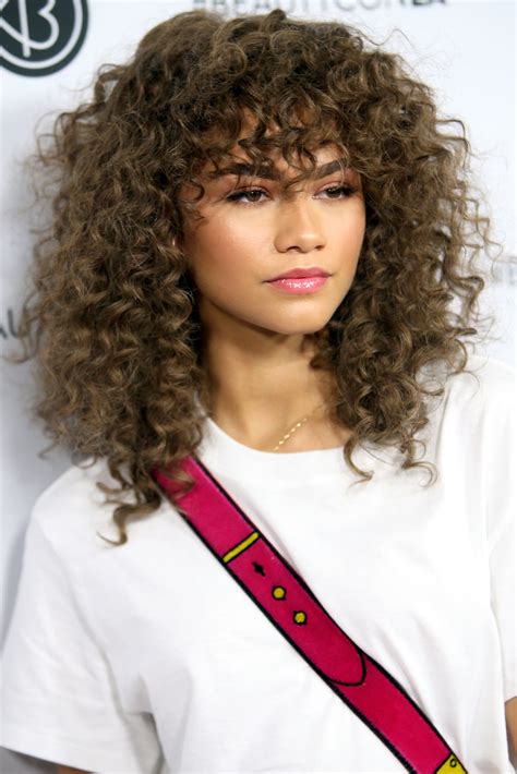 28 glamorous ways to show off your curls curly hair styles easy