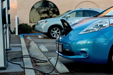 tesla  electric car market  losing momentum experts  breaking latest news