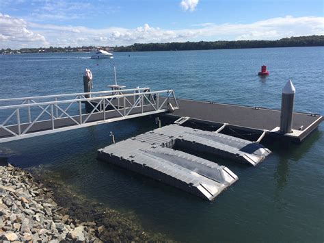 pontoons  gateway   aquatic lifestyle superior