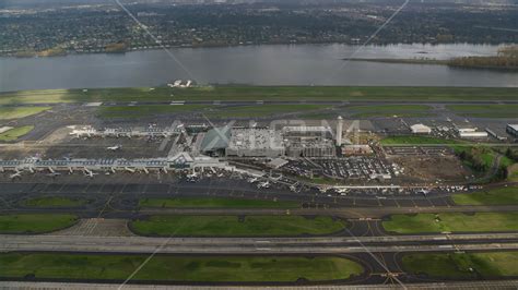 approach portland international airport runways  terminals  oregon