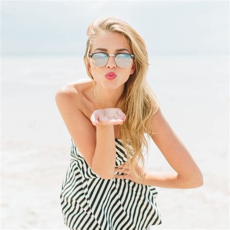 5 Reasons Pretty Girls Are Still Single Beach Photoshoot Cute Beach