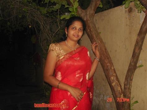 sexxy tamil hot aunty with saree pics boob show pics