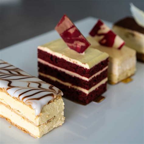 slices cakes frenchies patisserie