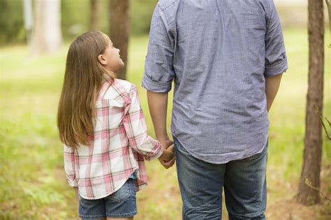 dad tells daughter he loves his girlfriend more than her