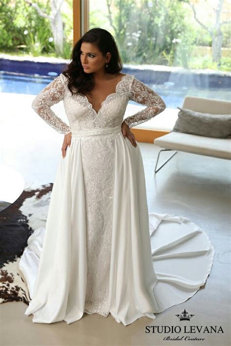 Elegant Long Sleeves Lace Fitted Plus Size Wedding Dress