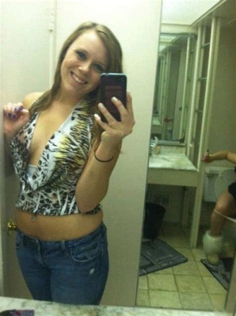 you re doing it wrong… 23 funny female sexy selfie fails