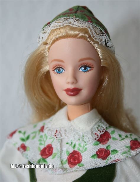 2000 dolls of the world swedish barbie 2nd edition 24672