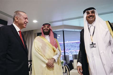 emir  qatar receives  friends     detail