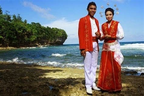 ragam baju adat  maluku utara pariwisata indonesia
