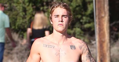 justin bieber jogging shirtless in la december 2016 popsugar celebrity