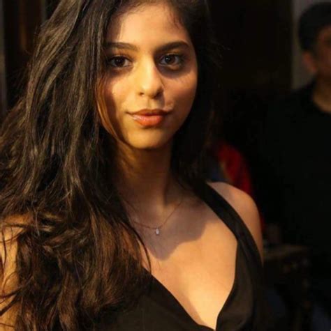spicy suhana khan hot looking photos pictures in short cloths