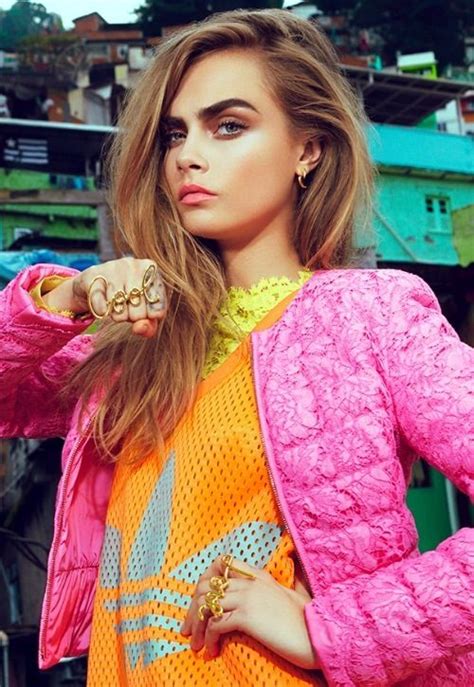 cara delevigne is the queen of eyebrows and she looks fabulous beauty eyebrows beroemdheden