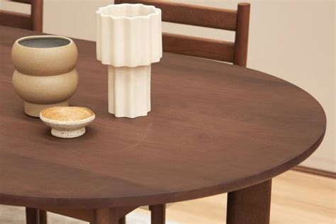 oval dining tables  invest   australia   homes