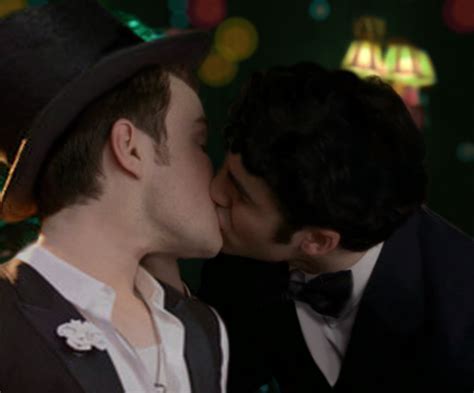 Kissing The World Of Kurt And Blaine