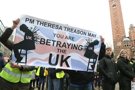 brexit   brink  uks   extremists lie  wait