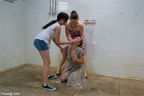 kimberlee cline and annie cruz humiliate big titted bella rossi in pissing action