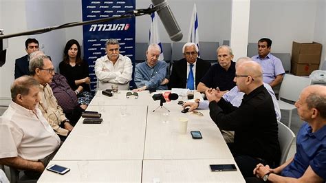 israel s once dominant labor party in disarray as chairman steps down