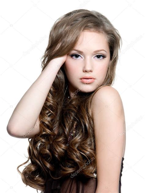 linda menina adolescente com cabelos muito encaracolados — fotografias de stock © valuavitaly