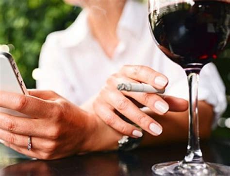 lesbian and bisexual women more likely to smoke while drinking alcohol
