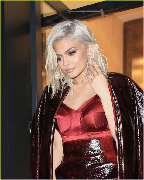 Kylie Jenner Debuts Her Blonde Hair During Dinner With Friends Photo