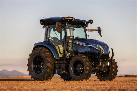 holland elektrischer prototyp traktor faehrt autonom traction