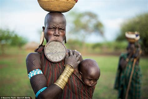 massimo rumi s photographs show ethiopia s omo valley tribesmen daily