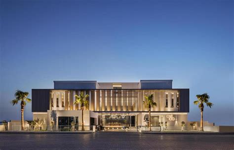 million dubai mansion    cinemas infinity pools