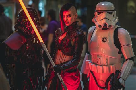 Dragoncon Cosplay Video Includes Stunning Female Sith