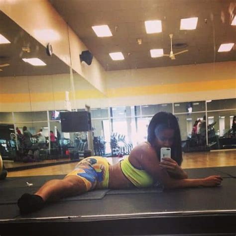 10 Pics Of Rosa Acosta In Yoga Pants And Workout Shorts