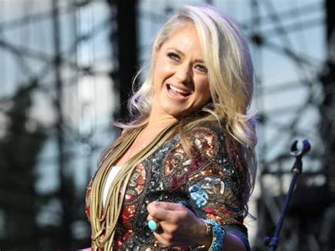 female country singers get extra spins on radio