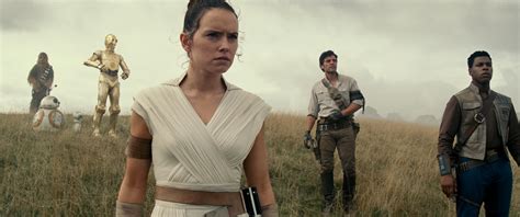 star wars the rise of skywalker features first gay kiss