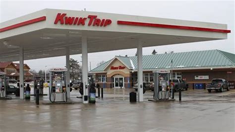 kwik trip leads ranking  top gas station brands   convenience