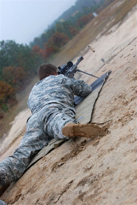 abn paratroopers test fire  weapons article  united states army