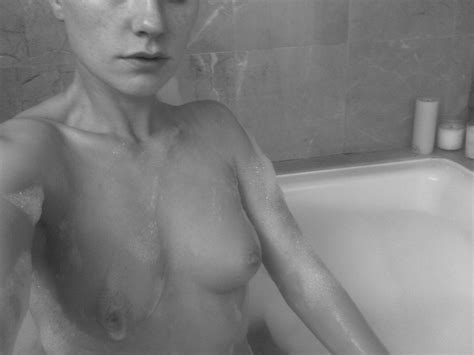 anna paquin leaked nude and sexy bathroom selfie photos thefappening cc