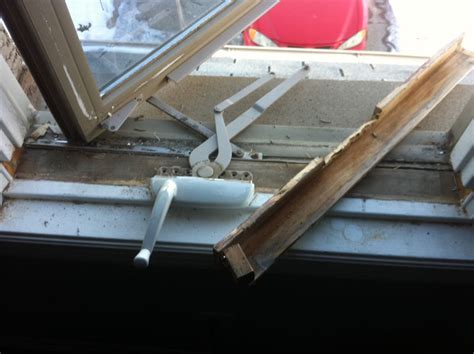 window repair  fix broken windows  patio doors screens
