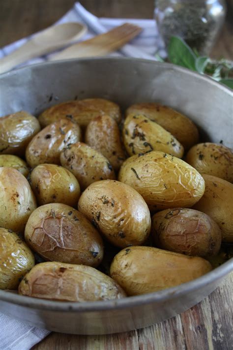 patate novelle al forno la tavola imbanditaloving cooking
