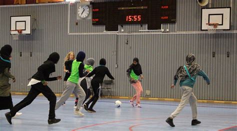 Swedish Muslim School Slammed For Segregation By Sex — Rt News