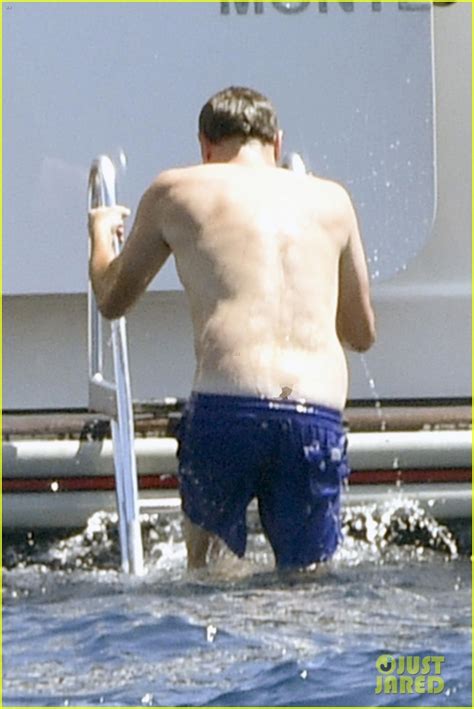 Leonardo Dicaprio Showers Off After Taking A Swim In Italy Photo