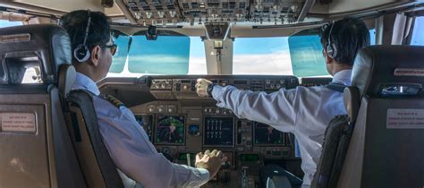 long       commercial airline pilot airlink flight school