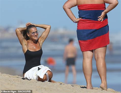 Sarah Jessica Parker 55 Shows Off Her Tan With Husband