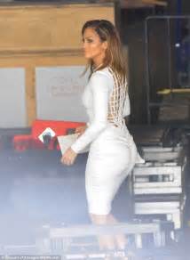 Jennifer Lopez Stuns In Skin Tight Dress For American Idol Daily Mail