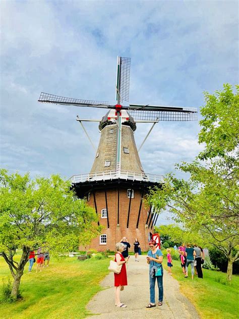 de zwaan windmill  holland michigan paul chandler july  holland windmills holland