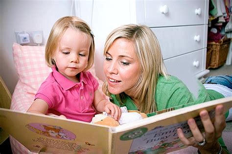 reading books     picture  page daily mail