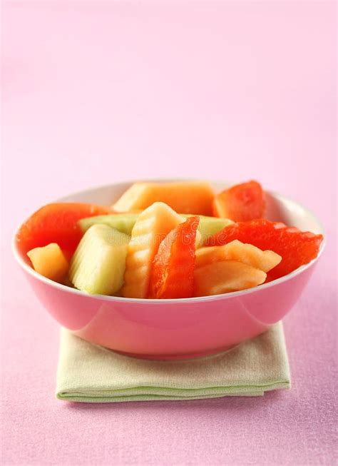 bol de fruit image stock image du melon papaye miellee