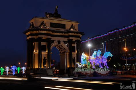 ded moroz rides  troika   triumphal arch artlook photography